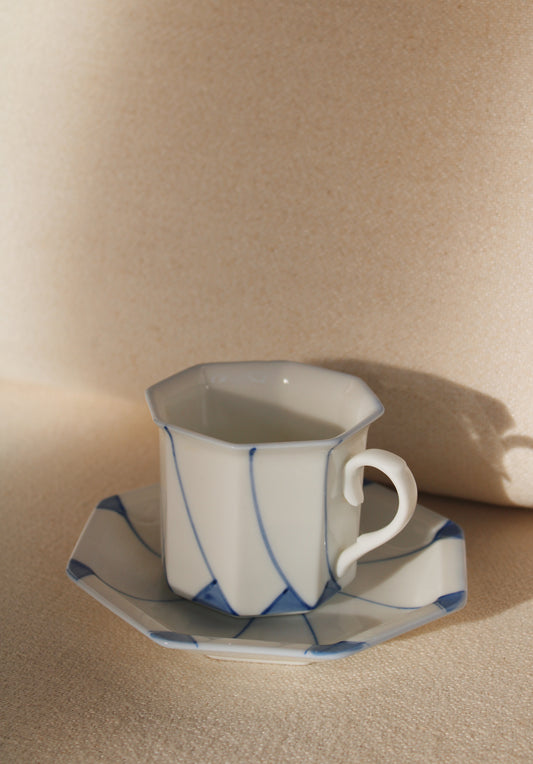 Susurros de Taza y Plato Azul