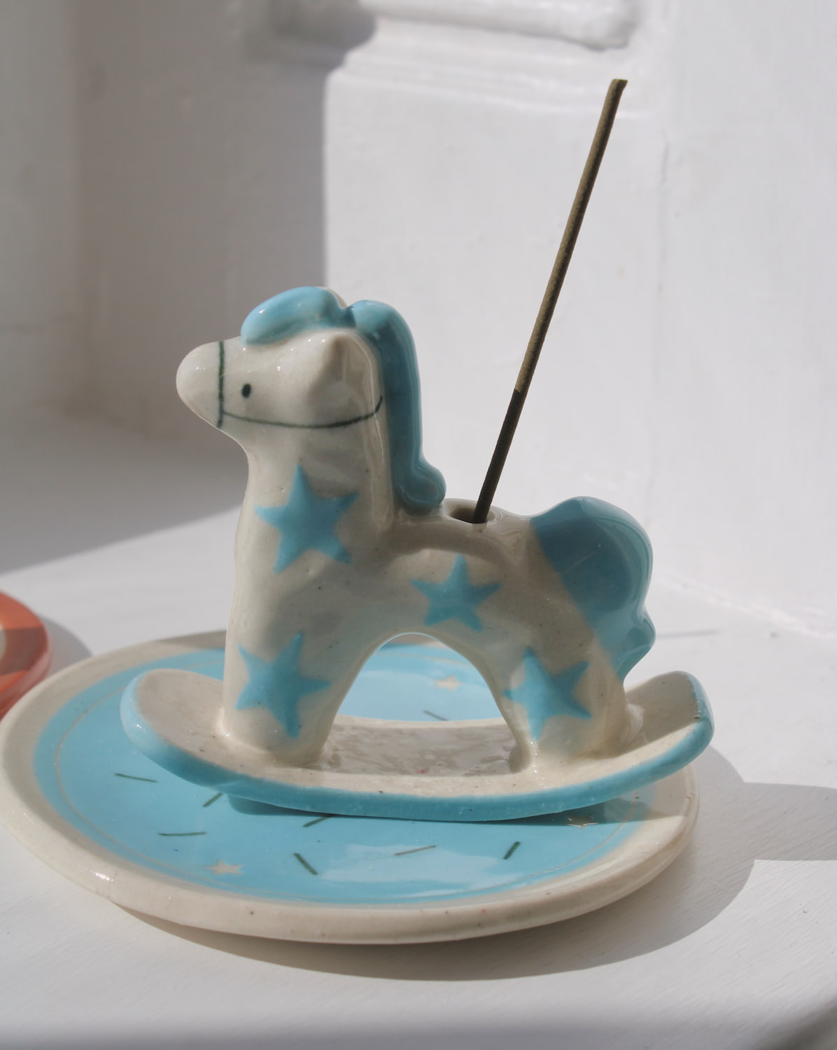 Ponette ceramic horse incense holder with blue stars and matching tray, playful ceramic incense burner for home decor.