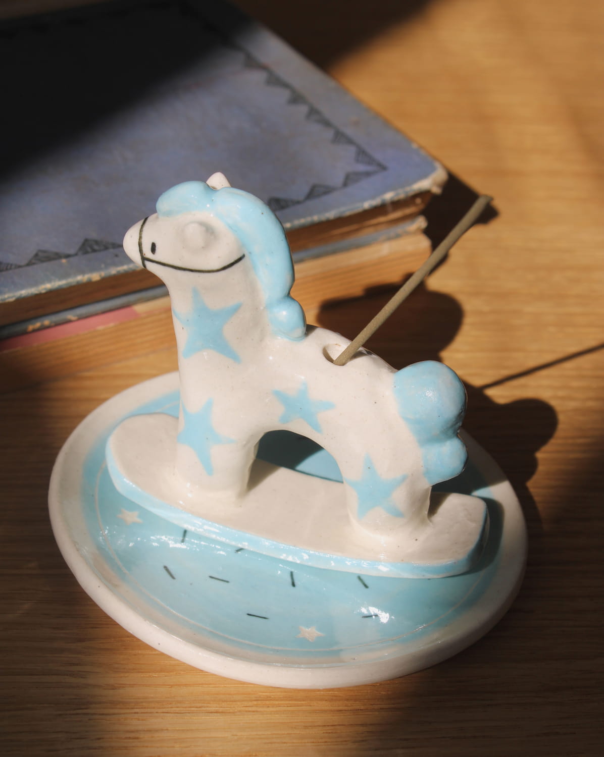 Ponette ceramic horse incense holder with blue stars and matching tray, playful ceramic incense burner for home decor.