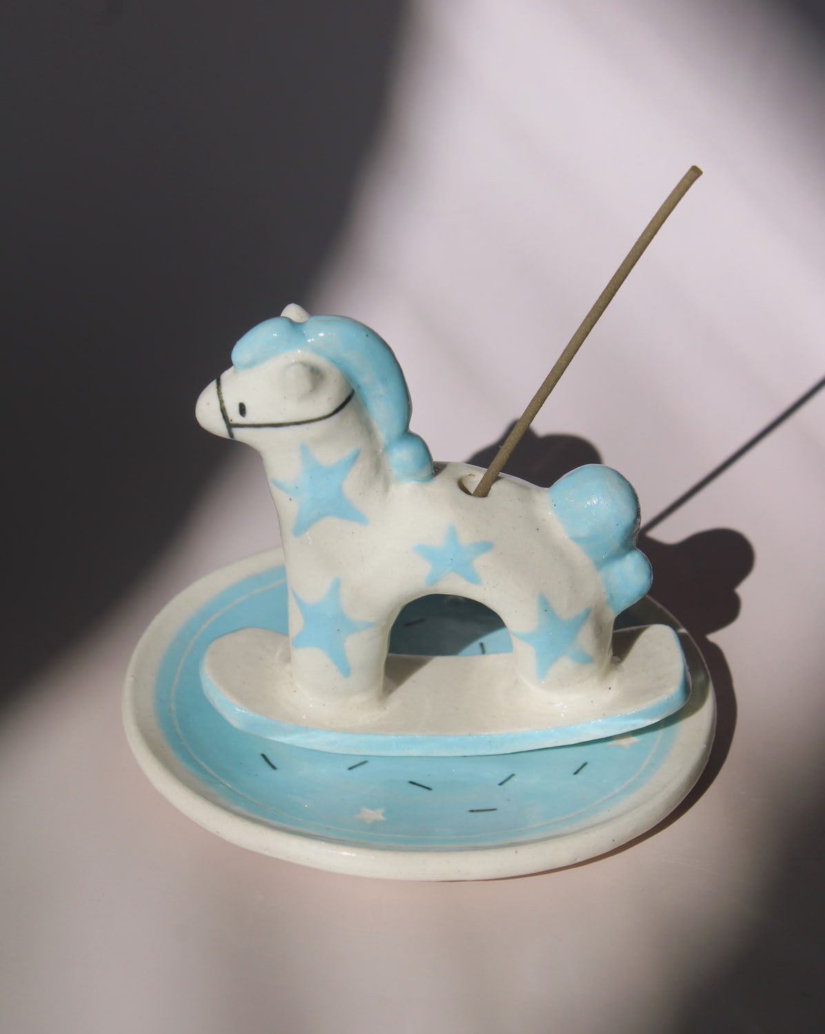 Ponette ceramic horse incense holder with blue stars and matching tray, playful ceramic incense burner for home decor.