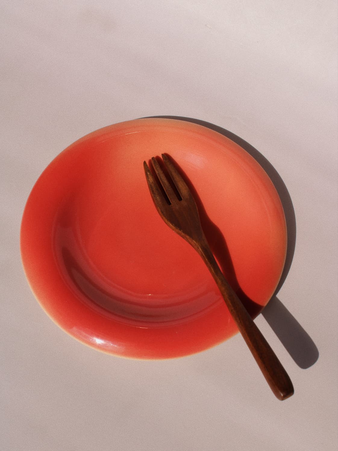 Belly Poppy Ceramic Plate by Agata Puławska – handmade ceramic plate in a rich poppy red glaze with a glossy finish