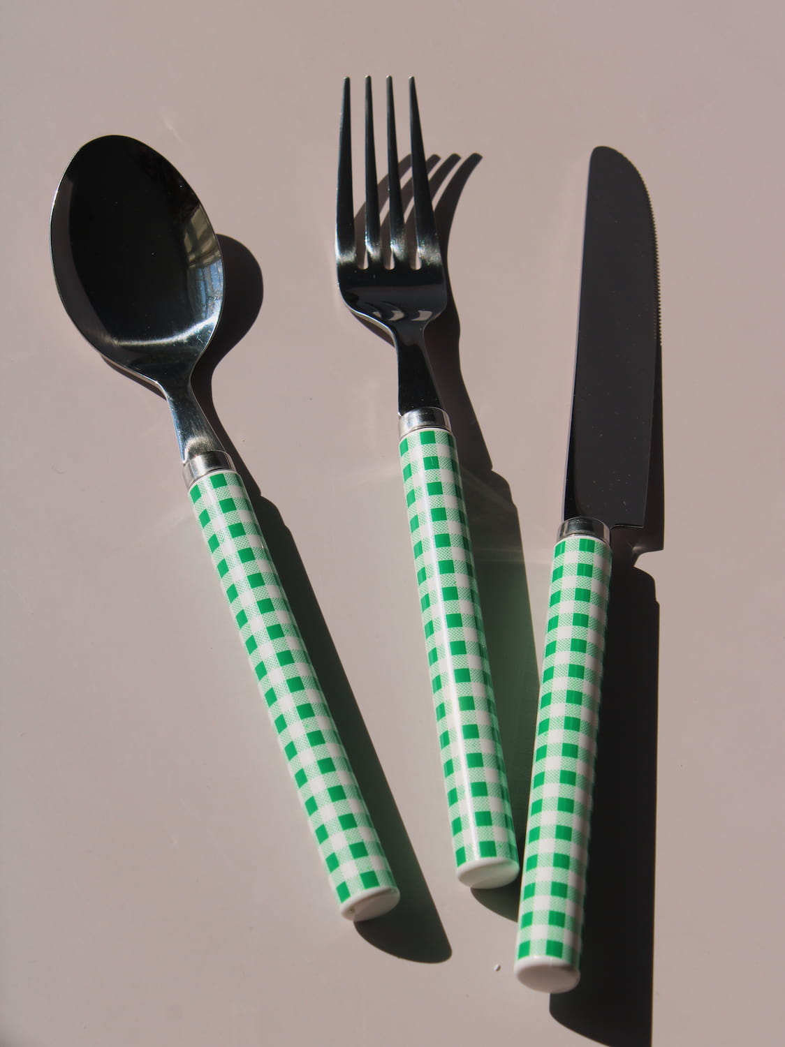 Fresco Cutlery Set with green gingham checkered handles, stainless steel knife, spoon and fork, picnic-style flatware set
