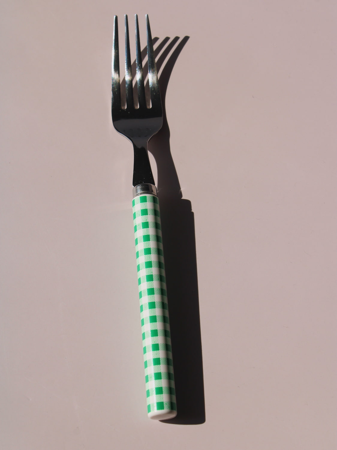 Fresco Cutlery Set with green gingham checkered handles, stainless steel knife, spoon and fork, picnic-style flatware set