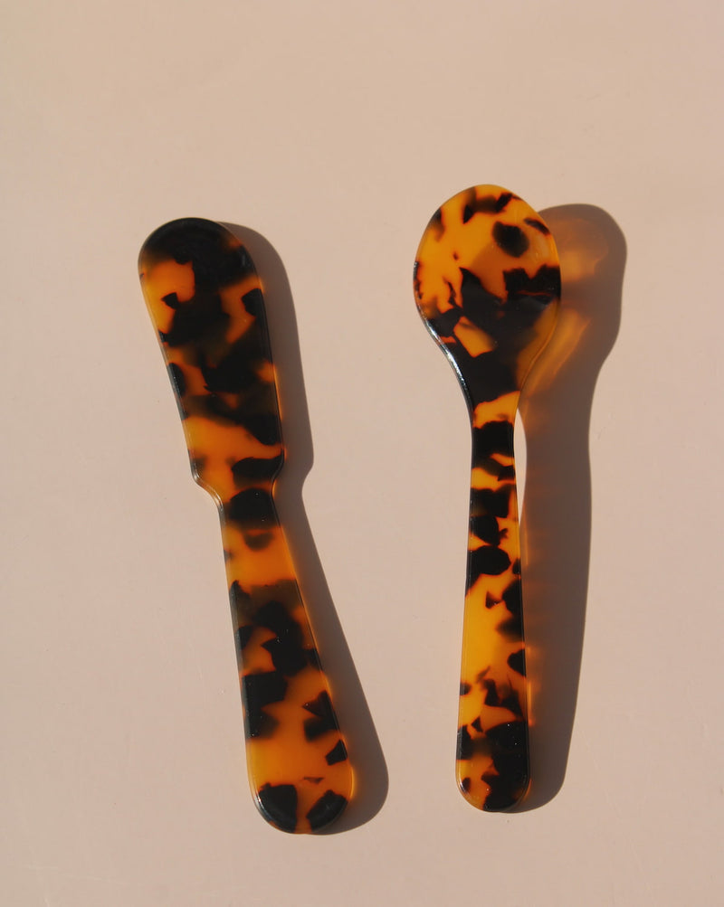 Tortoiseshell resin spoons with glossy finish, modern acrylic dessert spoons.