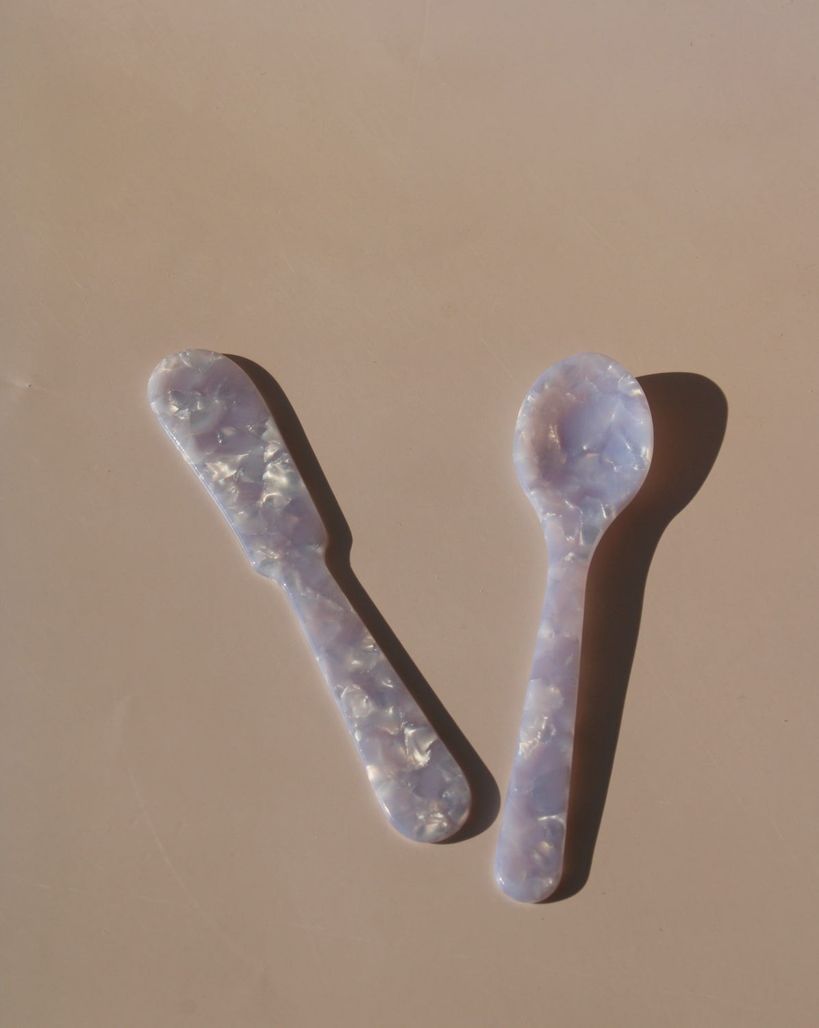 Lavender marbled resin dessert spoons with pearlescent finish, aesthetic acrylic tableware.