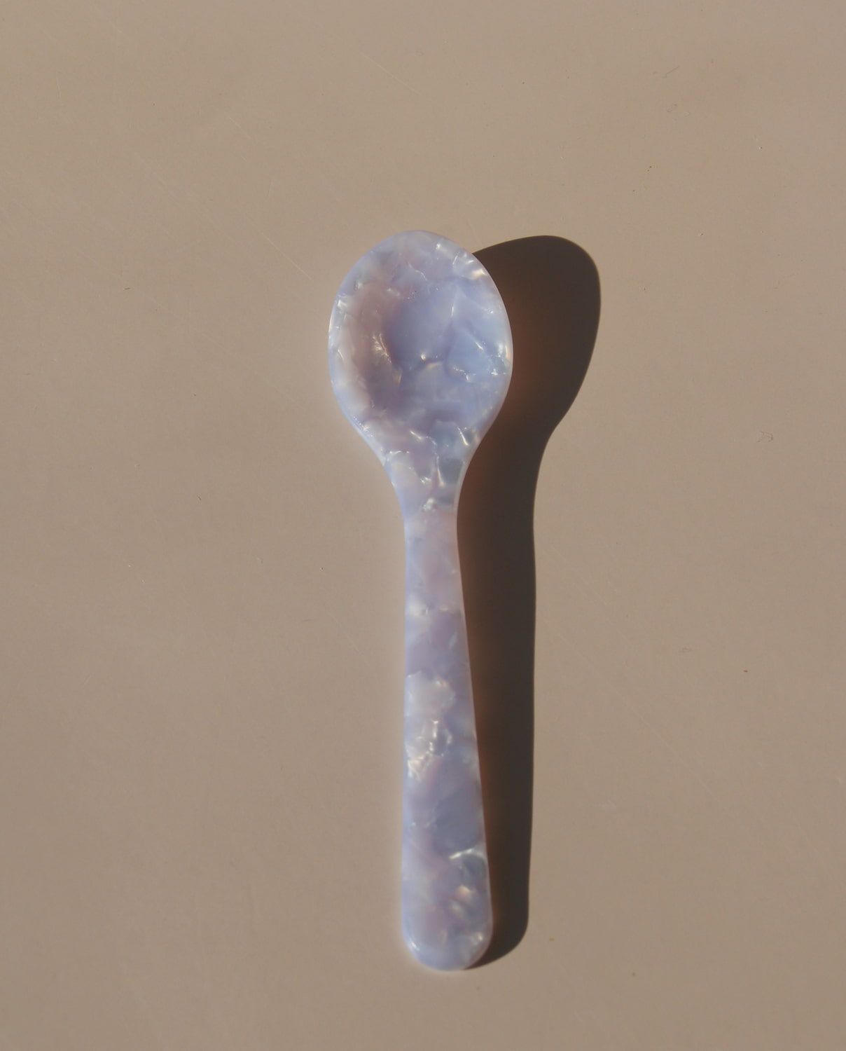 Lavender marbled resin dessert spoons with pearlescent finish, aesthetic acrylic tableware.