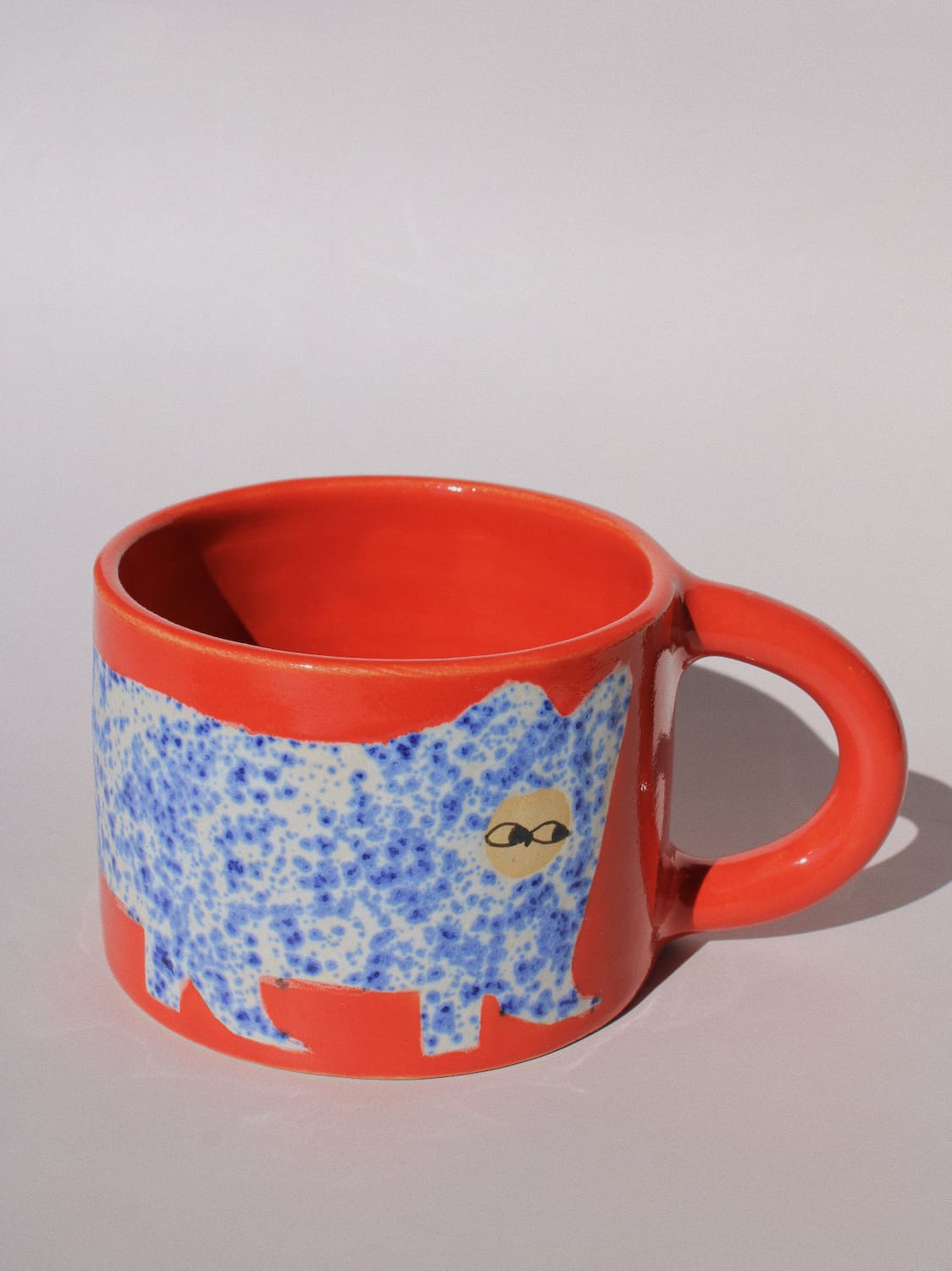 Scarlet Ceramic Cat Mugs by Marta Shurpakova – red handmade ceramic mugs with hand-painted cat designs 