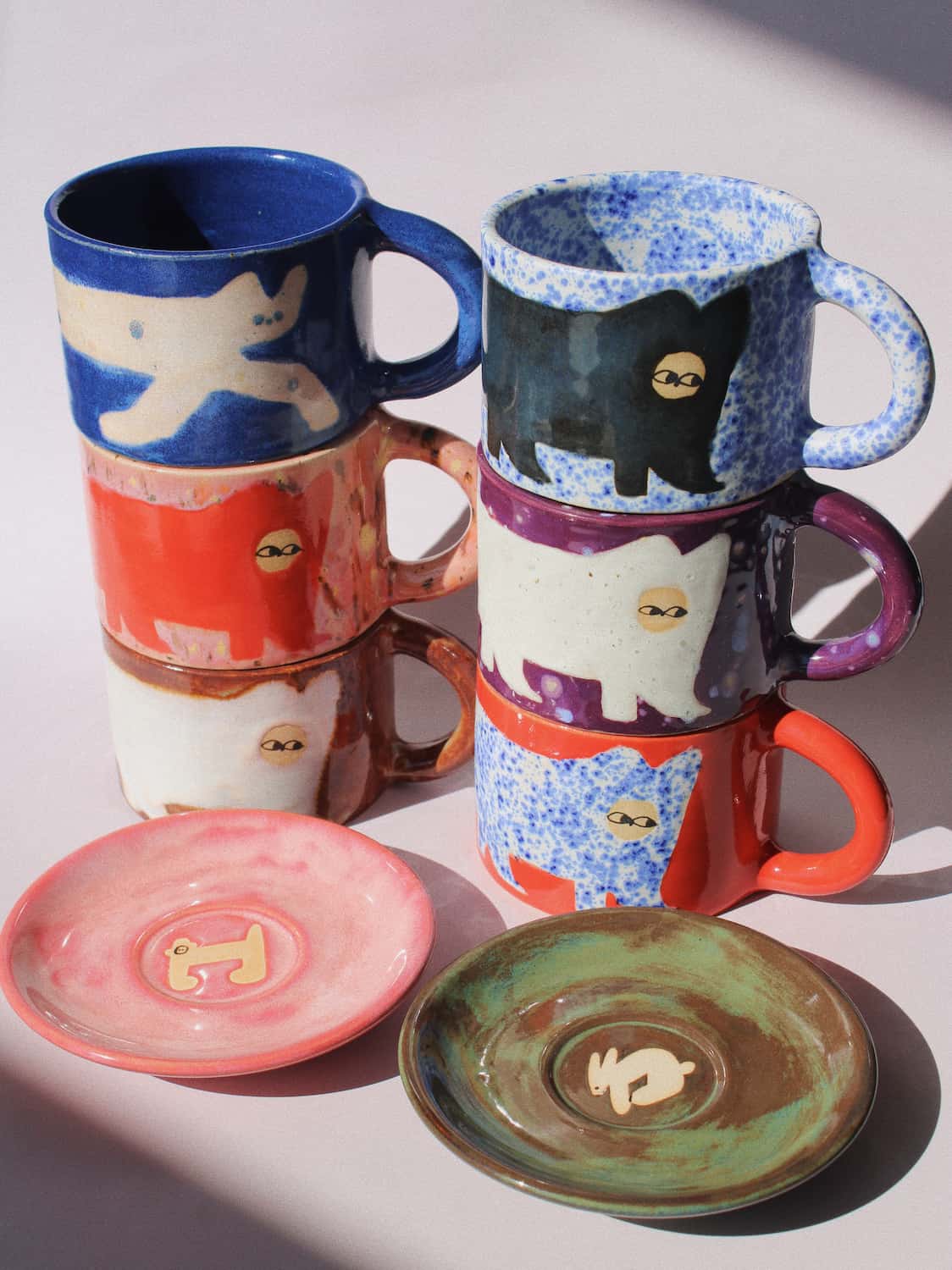 Handmade ceramic mugs by Marta Shurpakova – colourful cat mugs and illustrated ceramic plates in blue, red, white and purple