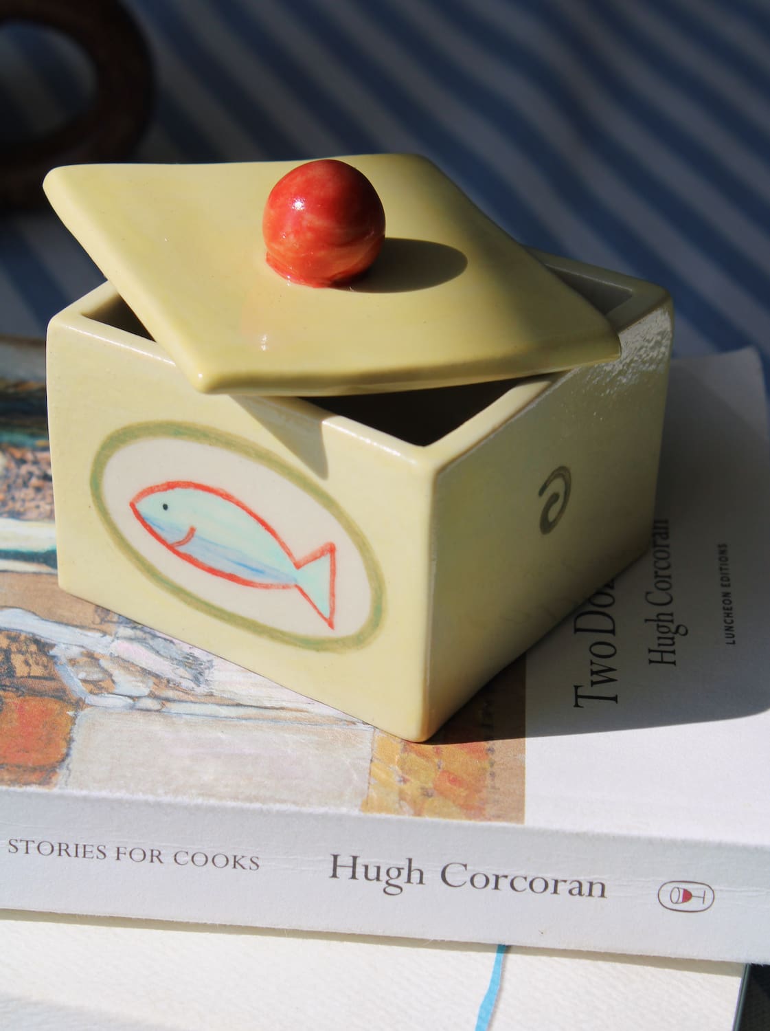 Ceramic Sardina storage box with playful fish design and sculptural red lid detail